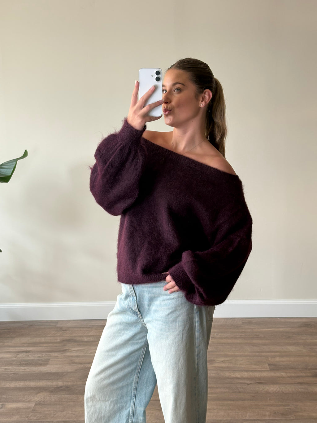 Kelly sweater cherry