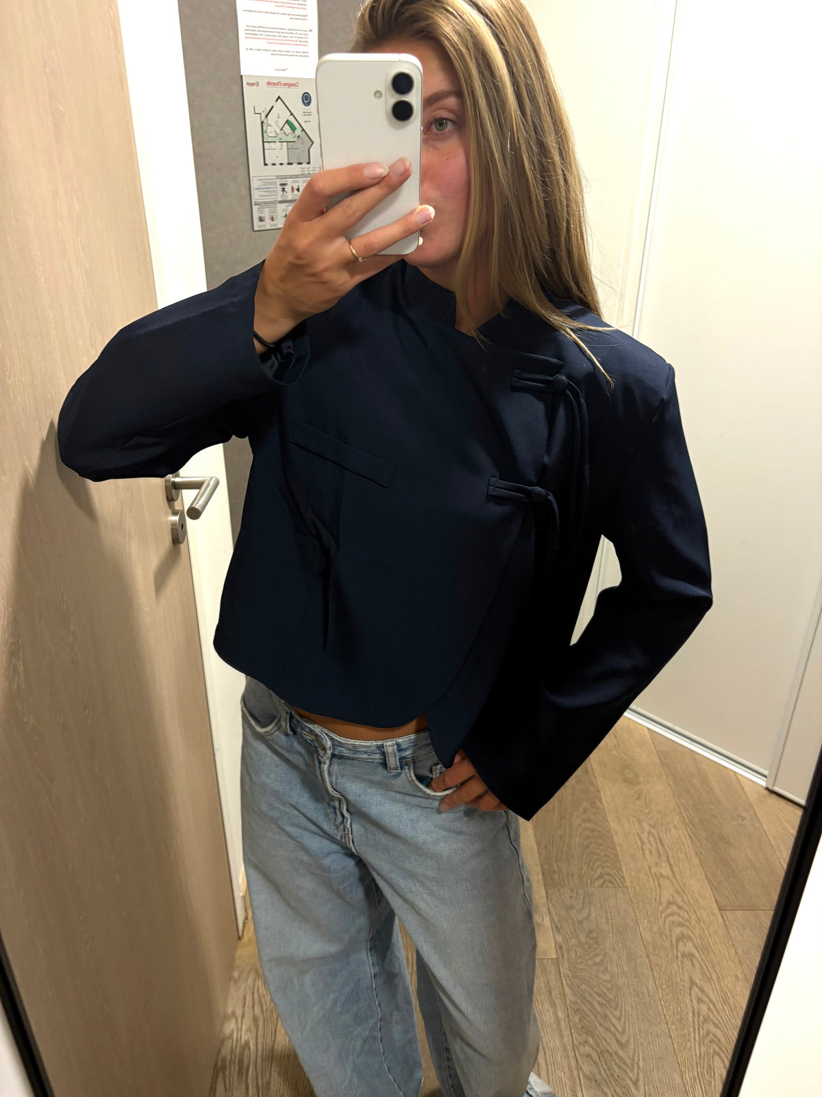 Kurzer marineblauer Blazer